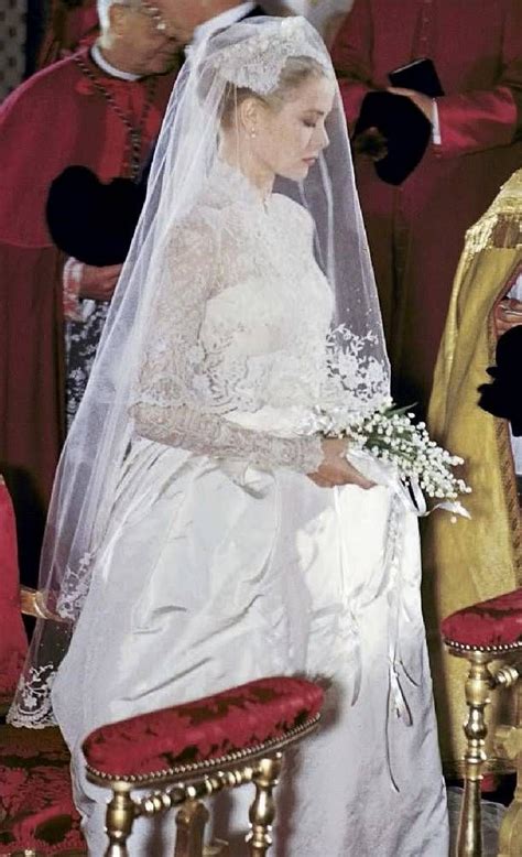 princess grace photos|princess grace wedding dress images.